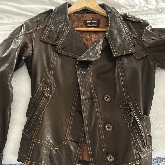 Daniel Leather. Perfect condition. - Picture 2 of 6